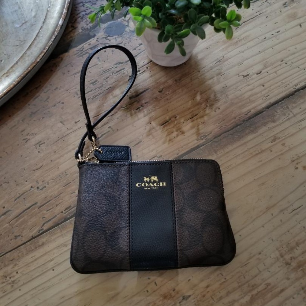 SOLD   Authentic Coach Wristlet